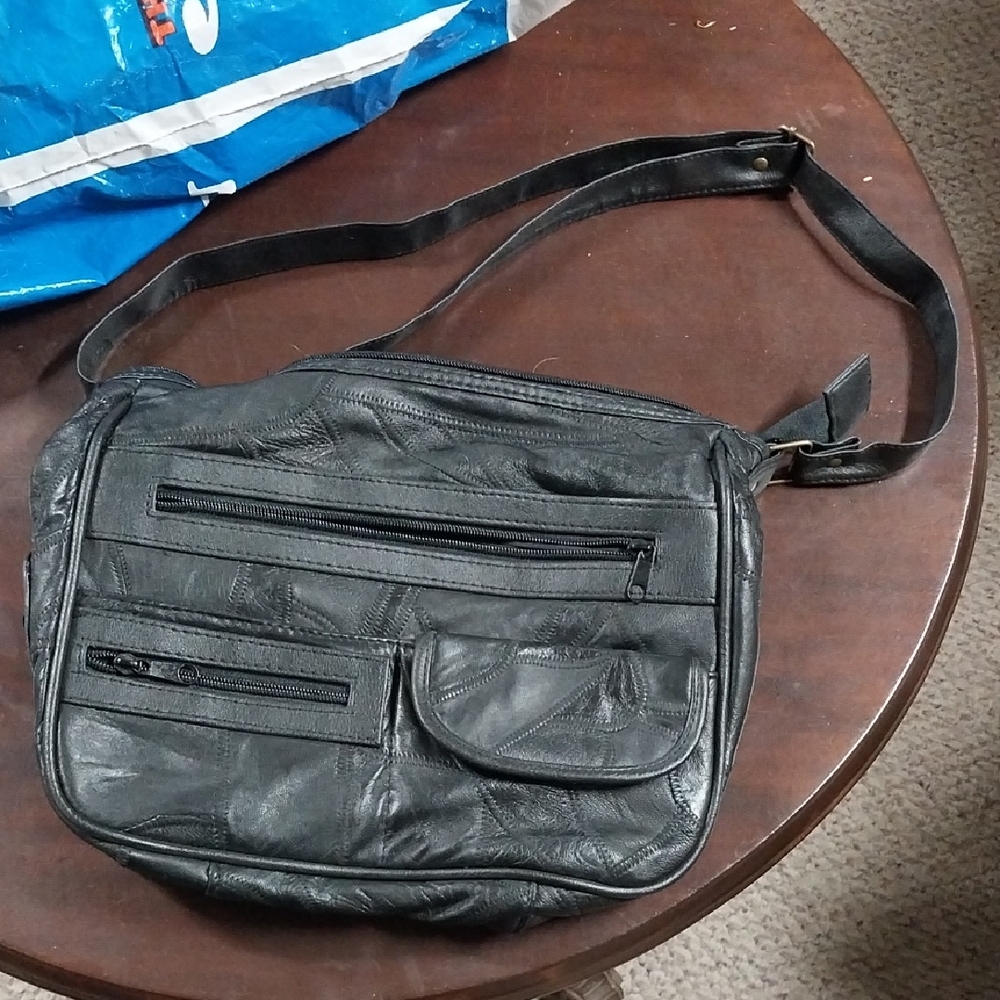 Vtg. Embassy Black Leather Shoulder Bag